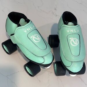 Vanilla Junior Skates in Mint Green